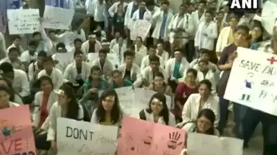 പശ്ചിമ ബംഗാളിലെ സര്‍ക്കാര്‍ ഡോക്ടര്‍മാര്‍ക്ക് ഡല്‍ഹിയിലും പിന്തുണ;  എയിംസിലെ റസിഡന്റ് ഡോക്ടര്‍മാരും സമരത്തില്‍