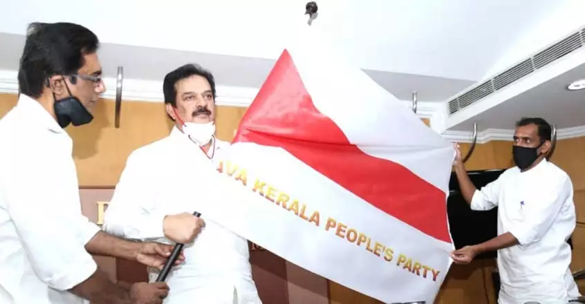 അമിത് ഷായുടെ കയ്യിൽ നിന്ന് അച്ചാരം വാങ്ങിയിട്ടുണ്ടോ മലയാളികളെ ഒറ്റുകൊടുക്കാൻ, നിങ്ങൾ ഒരു നല്ല നടൻ; സോഷ്യൽ മീഡിയയിൽ ചേരിതിരിഞ്ഞ് ആരാധകർ