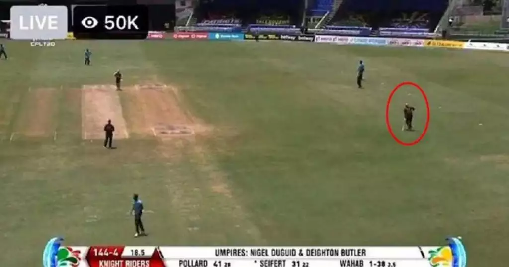 വൈഡ് അനുവദിച്ചില്ല, അമ്പയറോട് പിണങ്ങി 'ദൂരെ മാറിനിന്ന്' പൊള്ളാര്ഡ് - വീഡിയോ