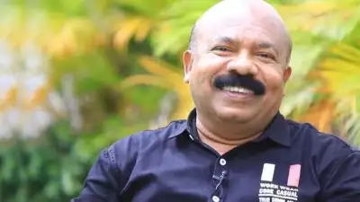 നായകനും നായികയും മാറിക്കോട്ടെ, അമ്മാവന്‍ മാറണ്ട എന്ന് ഗൗതം മേനോന്റെ തീരുമാനം; ഒറ്റ ഡയലോഗില്‍ ക്ലിക്കായ കോട്ടയം പ്രദീപ്