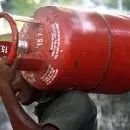 പിഎൻജി ഉള്ളവർ എൽപിജി കണക്ഷൻ 15 ദിവസത്തിനകം തിരിച്ചേൽപ്പിക്കണം; പുതിയ കണക്ഷൻ എടുക്കാനോ നിലവിലുള്ളവ റീഫിൽ ചെയ്യാനോ പാടില്ലെന്ന് സിവിൽ സപ്ലൈസ് കമ്മിഷണർ