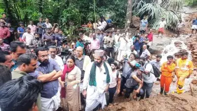 ഉരുള്‍പൊട്ടിയ പ്രദേശത്ത് രാത്രി പെയ്തത് അതിതീവ്ര മഴ, സമീപ വീട്ടുകാരെ മാറ്റിപ്പാര്‍പ്പിക്കും