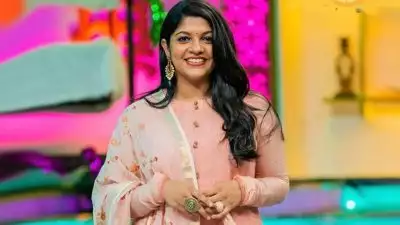 സൂം കോളിലൂടെയാണ് കഥ കേള്‍ക്കുന്നത്, ഇത് ചെയ്യണമെന്ന് അമ്മയോട് പറഞ്ഞിരുന്നു: അപര്‍ണ ബാലമുരളി