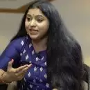 'എന്നെക്കുറിച്ച് എൻ്റെ വീട്ടിൽ വന്നു നിന്ന് കണ്ടത് പോലെ, എനിക്ക് കള്ളൊഴിച്ചു തന്നത് പോലെ പോസ്‌റ്റ് ഇടുമ്പോ ഞാനും ഒരു പരസ്യം കൊടുക്കണമല്ലോ'; യൂട്യൂബ് വ്ലോഗർക്കെതിരെ നടി ലക്ഷ്‌മിപ്രിയ