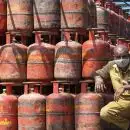 പാചകവാതക വില കുത്തനെ കൂട്ടി കേന്ദ്രം: ഗാര്‍ഹിക സിലിണ്ടറിന് വര്‍ധിപ്പിച്ചത് 60 രൂപ, വാണിജ്യ സിലിണ്ടറിന് 115 രൂപയും