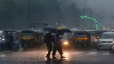 സംസ്ഥാനത്ത് ഇടിമിന്നലോടു കൂടിയ മഴയ്ക്കു സാദ്ധ്യത, കടൽ ക്ഷോഭം ഉണ്ടായേക്കും, ജാഗ്രതാനിർദേശം