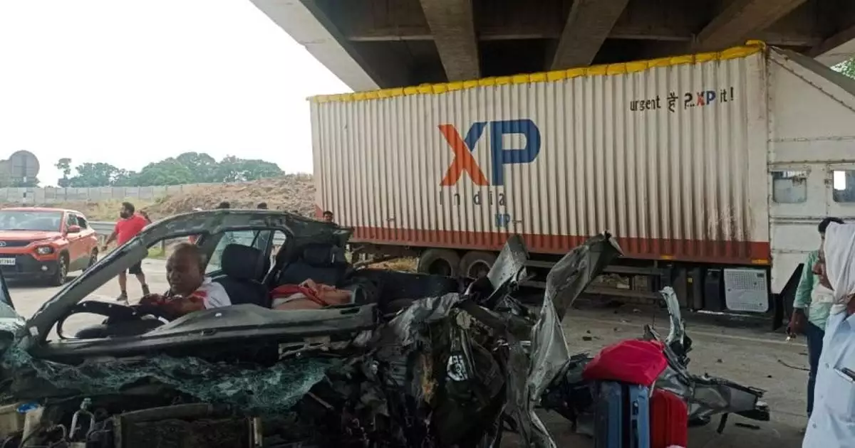 ഇന്ത്യന് ക്രിക്കറ്റ് ലോകത്തെ ഞെട്ടിച്ച് വീണ്ടും കാറപകടം; മുന് താരത്തിന് ഗുരുതര പരിക്ക്, ഭാര്യ സംഭവസ്ഥലത്ത് വെച്ച് തന്നെ മരിച്ചു