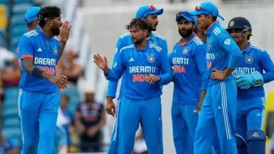 'ഇന്ത്യയിലെ ടേണിംഗ് പിച്ചില്‍ ഏത് മണ്ടന്‍ സ്പിന്നറും വിക്കറ്റ് നേടും'; ഇന്ത്യന്‍ താരത്തെ പരിഹസിച്ച്  മുന്‍ താരം