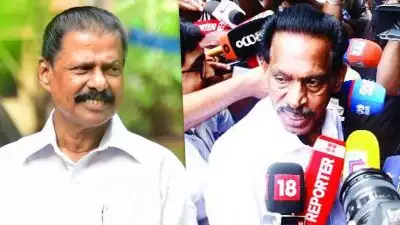 ഇഡി തൊട്ടടുത്ത്, എകെജി സെന്ററില്‍ അടിയന്തര യോഗം വിളിച്ച് എം വി ഗോവിന്ദന്‍; എംകെ കണ്ണനും പങ്കെടുക്കുന്നു; പരാതികള്‍ പിന്‍വലിപ്പിക്കാന്‍ നീക്കം