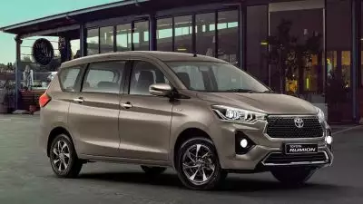 വമ്പൻ മൈലേജും മോഹവിലയും; സർപ്രൈസ് എൻട്രിയുമായെത്തിയ 'ടൊയോട്ട റൂമിയോൺ' എംപിവി ഇനി ബുക്ക് ചെയ്യാനാവില്ല !