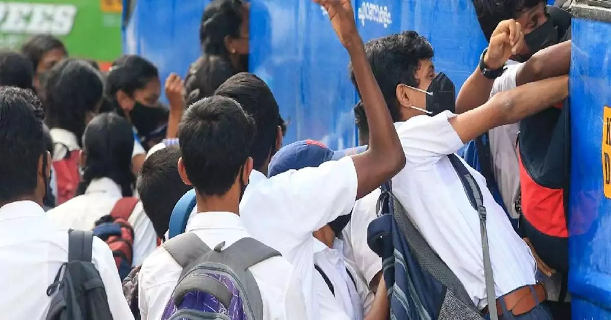 അതിദരിദ്ര കുടുംബങ്ങളിലെ വിദ്യാർത്ഥികൾക്ക് ഇനി എല്ലാ ബസുകളിലും സൗജന്യ യാത്ര; അതിദാരിദ്ര നിർമാർജനം ലക്ഷ്യമാക്കി സംസ്ഥാന സർക്കാർ