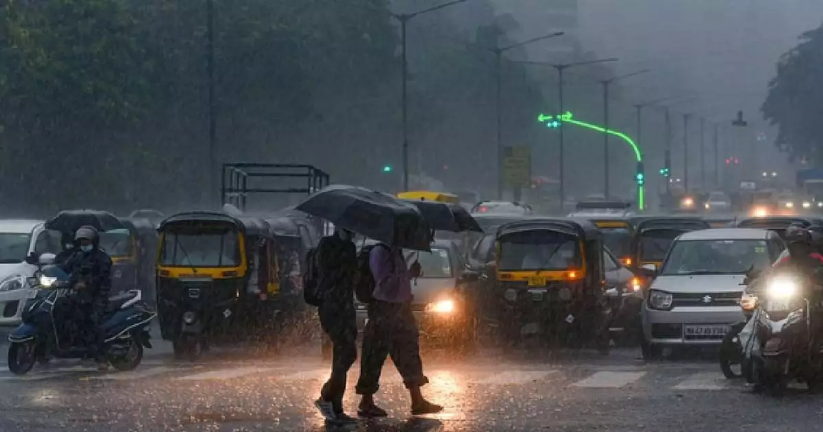 ഇടിയോട് കൂടിയ കനത്ത മഴ വരുന്നു; ബുധനാഴ്ച്ച മുതൽ വിവിധ ജില്ലകളില് യെല്ലോ അലേര്ട്ട്