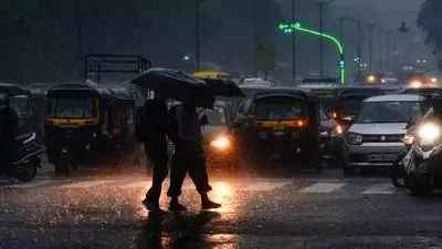 ഇ​ര​ട്ട ച​ക്ര​വാ​ത​ച്ചു​ഴി​യ്ക്ക് പു​റ​മേ പ​സ​ഫി​ക് ചു​ഴ​ലി​ക്കാ​റ്റു​ക​ളും; മ​ഴ മു​ന്ന​റി​യി​പ്പി​ൽ വീ​ണ്ടും മാ​റ്റം; ര​ണ്ട് ജി​ല്ല​ക​ളി​ൽ ഓ​റ​ഞ്ച് അ​ല​ർ​ട്ട്