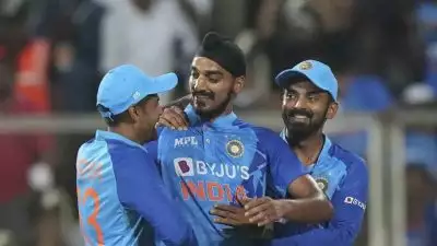 ടി 20 കളിച്ച് ഈ വര്ഷം ഏറ്റവും കൂടുതൽ വരുമാനം, സൂര്യകുമാറിനെയും ഹാർദിക്കിനെയും പിന്തള്ളി അപ്രതീക്ഷിത താരം ഒന്നാം സ്ഥാനത്ത്; ആരാധകർക്ക് ഞെട്ടൽ