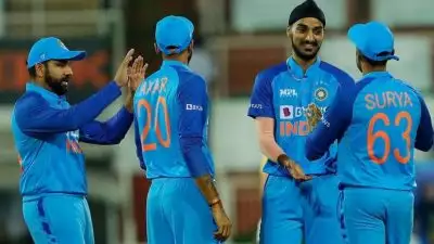 കോഹ്‍ലിയെയും രോഹിത്തിനെയും ഗില്ലിനെയും പിന്തള്ളി വരുമാനത്തിൽ മുന്നിൽ എത്തി യുവതാരം, ഈ വർഷത്തെ കണക്കിൽ ഒന്നാമൻ ; ആരാധകർക്ക് ഞെട്ടൽ