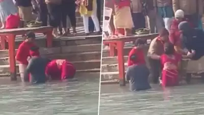ബ്ലഡ് ക്യാൻസർ മാറുമെന്ന വിശ്വാസം; മാതാപിതാക്കൾ ഗംഗയിൽ മുക്കി പിടിച്ച അഞ്ചു വയസുകാരന് ദാരുണാന്ത്യം