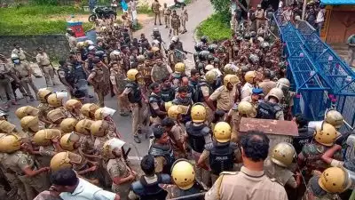 അദാനിയുടെ തുറമുഖത്തിനെതിരെയുള്ള സമര കേസുകള്‍ പിന്‍വലിച്ചു; വിഴിഞ്ഞത്തെ പൊലീസ് സ്‌റ്റേഷന്‍ ആക്രമിച്ച കേസ് നിലനില്‍ക്കും; രൂപതയുടെ ആവശ്യം തള്ളി