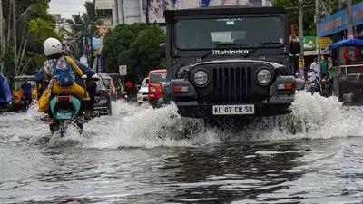 അതിശക്തമായ മഴ തുടരും; രണ്ട് ജില്ലകളിൽ റെഡ് അലേർട്ട്, മലവെള്ളപ്പാച്ചിലിനും മിന്നൽ പ്രളയത്തിനും സാധ്യത