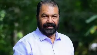 കുട്ടികള്‍ക്ക് ഡെസ്ക്കിൽ മിഠായി വിതറിയിട്ട് കൊടുത്തു; വിദ്യാർത്ഥികളെ ഇത്രത്തോളം അവഹേളിക്കാൻ ഒരു ജനപ്രതിനിധിക്ക് എങ്ങനെ സാധിക്കുന്നു? വി മുരളീധരൻ കാണിച്ചത് തരംതാണ നടപടി' : വി. ശിവൻകുട്ടി