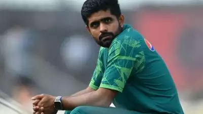 'ബാബറിന്റെ പ്രകടനം ഇപ്പോൾ കോമഡിയാണ്, അവന് ഒരു സിക്സ് പോലും അടിക്കാൻ പറ്റുന്നില്ല'; തുറന്നടിച്ച് മുൻ ഇന്ത്യൻ താരം
