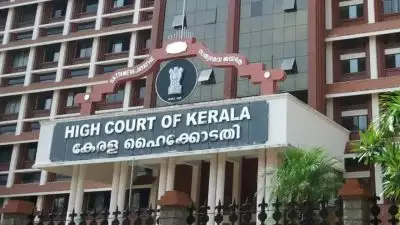'പറഞ്ഞ് മടുത്തു, ഒരു മാസ്റ്റര്‍ പ്ലാൻ വേണ്ടേ?' കൊച്ചിയിലെ  കാനകളുടെ ശുചീകരണത്തിൽ ഹൈക്കോടതിയുടെ രൂക്ഷ വിമർശനം