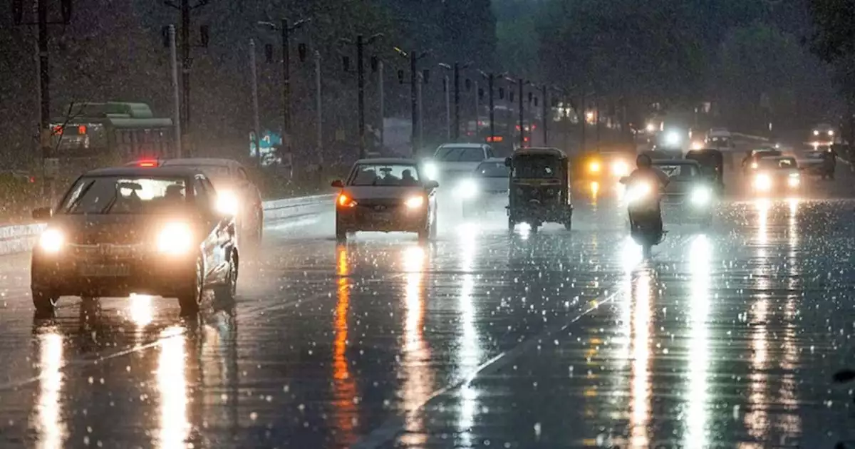ബംഗാൾ ഉൾക്കടലിന് മുകളിൽ ചക്രവാതച്ചുഴി, മഴ മുന്നറിയിപ്പിൽ മാറ്റം; എട്ട് ജില്ലകളിൽ യെല്ലോ അലർട്ട് പ്രഖ്യാപിച്ചു