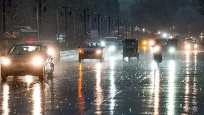 രാ​ത്രി ശ​ക്ത​മാ​യ മ​ഴ​യ്ക്കും കാറ്റിനും സാ​ധ്യ​ത; രണ്ട് ജില്ലകളിൽ ജാ​ഗ്രതാ നിർദ്ദേശം