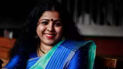 'പിഎച്ച്ഡി പ്രബന്ധത്തിന് മൂന്ന് ലക്ഷം'; ഇന്ദുമേനോനെതിരെ പരാതി നല്‍കി എസ്‌ഐഒ; തന്റേത് സര്‍ക്കാസമായിരുന്നെന്ന് സാഹിത്യകാരി