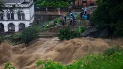 നേപ്പാളിൽ മണ്ണിടിഞ്ഞ് ബസുകൾ നദിയിലേക്ക് മറിഞ്ഞു; 63 പേരെ കാണാതായി, അനുശോചിച്ച് പ്രധാനമന്ത്രി