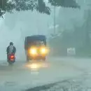 സംസ്ഥാനത്ത് ഇന്ന് ശക്തമായ മഴ; മൂന്ന് ജില്ലകളിൽ ഓറഞ്ച് അലേർട്ട്, വിദ്യഭ്യാസ സ്ഥാപനങ്ങൾക്ക് അവധി