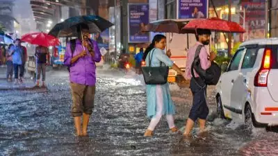 മലബാറില്‍ മഴ കനക്കും; വിവിധ ജില്ലകളില്‍ കേന്ദ്ര കാലാവസ്ഥ വകുപ്പ് റെഡ് അലര്‍ട്ട് പ്രഖ്യാപിച്ചു; ആറു ജില്ലകളിലെ വിദ്യാഭ്യാസ സ്ഥാപനങ്ങള്‍ക്ക് ഇന്ന് അവധി