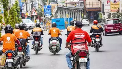 ക്യൂ നിന്ന് മടുക്കേണ്ട; ആ അവശ്യ സാധനവും ഇനി സ്വിഗ്ഗി പിള്ളേർ വീട്ടിൽ കൊണ്ടുത്തരും!