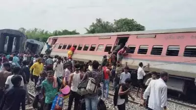 യുപിയിൽ ട്രെയിൻ അപകടം; ചണ്ഡീഗഡ്- ദിബ്രു​ഗഡ് എക്സ്പ്രസിന്റെ 10 കോച്ചുകൾ പാളം തെറ്റി