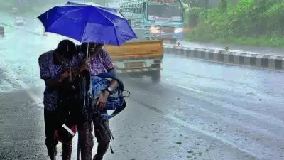 അഞ്ച് ജില്ലകളില്‍ നാളെ വിദ്യാഭ്യാസ സ്ഥാപനങ്ങള്‍ക്ക് അവധി; മലയോര മേഖലകളിലേക്കുള്ള യാത്രകള്‍ക്ക് കര്‍ശന വിലക്ക്