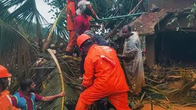 ദുരന്ത ഭൂമിയ്ക്ക് അരികെ വരെ വൈദ്യുതിയെത്തി; ആശുപത്രികളില്‍ വൈദ്യുതിയെത്തിച്ചത് ബാക്ക് ഫീഡിങ്ങിലൂടെ; കര്‍മ്മ നിരതരായി കെഎസ്ഇബിയും