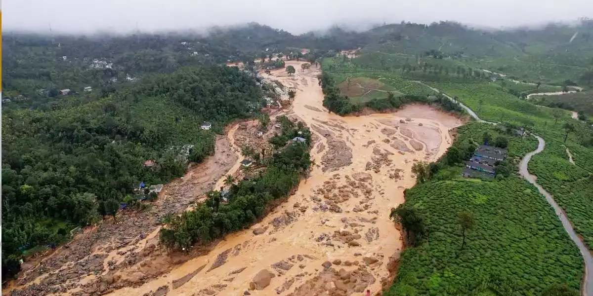 വയനാട് ഉരുള്പൊട്ടല് ദുരന്തം: ഇതുവരെ രക്ഷപ്പെടുത്തിയത് 1592 പേരെ; 191 പേരെ കാണാനില്ല; ഉള്ളുപൊട്ടി മുണ്ടക്കൈ, ചൂരല്മല മലയോരം