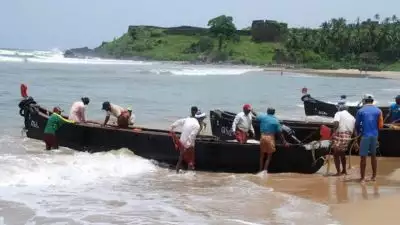 ശക്തമായ കാറ്റിനും മോശം കാലാവസ്ഥയ്ക്കും സാധ്യത; കേരള തീരത്ത് മത്സ്യതൊഴിലാളികൾക്ക് വിലക്ക്