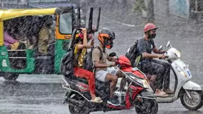 കേരള തീരത്ത് ചക്രവാതചുഴി; അടുത്ത അഞ്ച് ദിവസം കനത്ത മഴ; മുന്നറിയിപ്പുമായി കേന്ദ്ര കാലാവസ്ഥ നിരീക്ഷണ കേന്ദ്രം