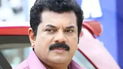 മുകേഷിനെതിരെ നിലവില്‍ മൂന്ന് ലൈംഗികാരോപണങ്ങളുണ്ട്; ഒഴിവാക്കിയില്ലെങ്കില്‍ കടുത്ത പ്രതിഷേധം നേരിടേണ്ടി വരുമെന്ന് സ്ത്രീപക്ഷ പ്രവര്‍ത്തകര്‍