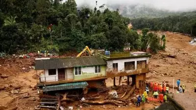 ദുരന്ത ഭൂമിയിൽ ഏഴാം നാൾ; മരണം 385, തെരച്ചിൽ ഇന്നും തുടരും, ജില്ലയിൽ സ്കൂളുകൾ ഇന്ന് മുതൽ പ്രവർത്തിക്കും