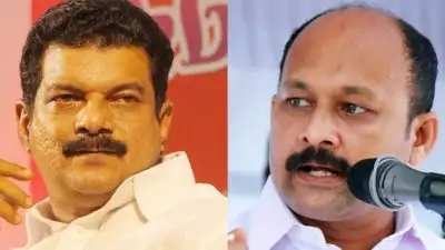 'വിരട്ടൽ സിപിഐഎമ്മിൽ മതി, ഇങ്ങോട്ട് വേണ്ട'; പി വി അൻവർ വെറും കടലാസ് പുലി, രൂക്ഷ വിമർശനവുമായി മുഹമ്മദ് ഷിയാസ്