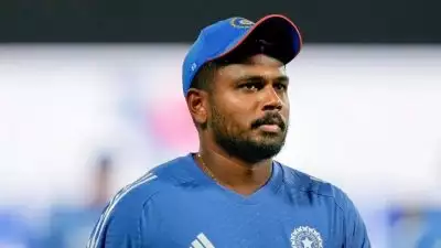 'സഞ്ജുവിനോട് കീപ്പ് ചെയ്യണ്ടെന്ന് ഞങ്ങൾ പറഞ്ഞതിന് ഒരു കാരണമുണ്ട്'; തുറന്ന് പറഞ്ഞ് സൂര്യകുമാർ യാദവ്