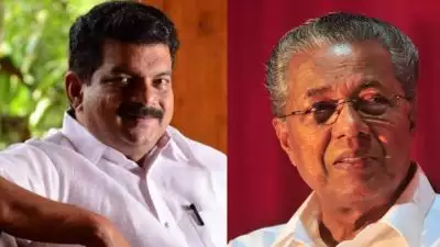 ബിജെപിയ്ക്ക് കേരളത്തില്‍ പരവതാനി വിരിച്ചത് മുഖ്യമന്ത്രി; പൊതുസമ്മേളന വേദിയിലും പിണറായിക്കെതിരെ ആഞ്ഞടിച്ച് പിവി അന്‍വര്‍