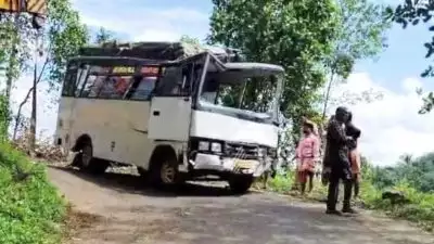 'നാടക നടിമാരുടെ കുടുംബത്തിന് സർക്കാർ പ്രഖ്യാപിച്ച ധനസഹായം അപര്യാപ്‌തം'; സിആർ മഹേഷ് എംഎൽഎ