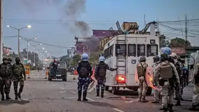 അടങ്ങാതെ മണിപ്പൂരിലെ കലാപം; ഏഴ് ജില്ലകളില്‍ മൊബൈല്‍ ഇന്റര്‍നെറ്റ്, ഡാറ്റ സേവനങ്ങള്‍ ഉടന്‍ പുനഃസ്ഥാപിക്കില്ല; കടുത്ത നടപടികളുമായി സര്‍ക്കാര്‍