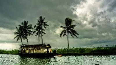 സംസ്ഥാനത്ത് ഇന്നും മഴ തുടരും; എട്ട് ജില്ലകളില്‍ യെല്ലോ അലര്‍ട്ട്, മത്സ്യബന്ധനത്തിന് വിലക്ക്