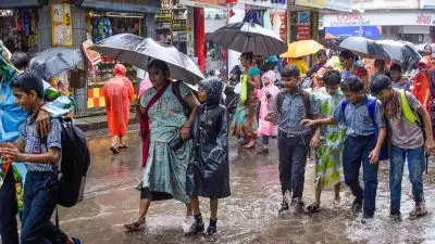 കേരളത്തില്‍ കനത്ത മഴ തുടരുന്നു; നാലു ജില്ലകളിലെ വിദ്യാഭ്യാസ സ്ഥാപനങ്ങള്‍ക്ക് ഇന്ന് അവധി