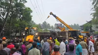 അപകടത്തിന് കാരണം തന്റെ അശ്രദ്ധ, കുറ്റസമ്മതം നടത്തി എതിരെ വന്ന ലോറി ഡ്രൈവര്‍; മനപൂര്‍വമായ നരഹത്യ കുറ്റത്തിന് കേസെടുത്ത് പൊലീസ്