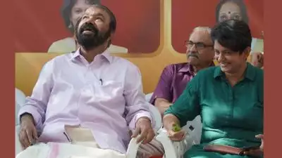 'അപ്രതീക്ഷിതമായി ദേഹത്ത് കണ്ണിമാങ്ങ വീണു; വാസുകി ഐഎഎസിന് സമ്മാനിച്ചു'; ചിത്രം പകർത്തിയ സുപർണയ്ക്ക് അഭിനന്ദനം അറിയിച്ച് മന്ത്രി