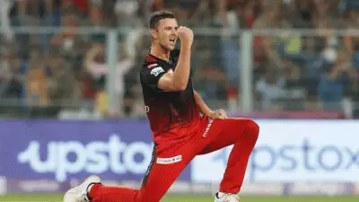 IPL 2025: 22 യാർഡ് അകലെ അവൻ നിൽക്കുന്നത് കാണുമ്പോൾ അറിയാതെ ഒരു സ്പാർക്ക് തോന്നും, അയാൾ ഉള്ളപ്പോൾ...; ഇന്ത്യൻ താരത്തെക്കുറിച്ച് വമ്പൻ വെളിപ്പെടുത്തലുമായി ജോഷ് ഹേസൽവുഡ്